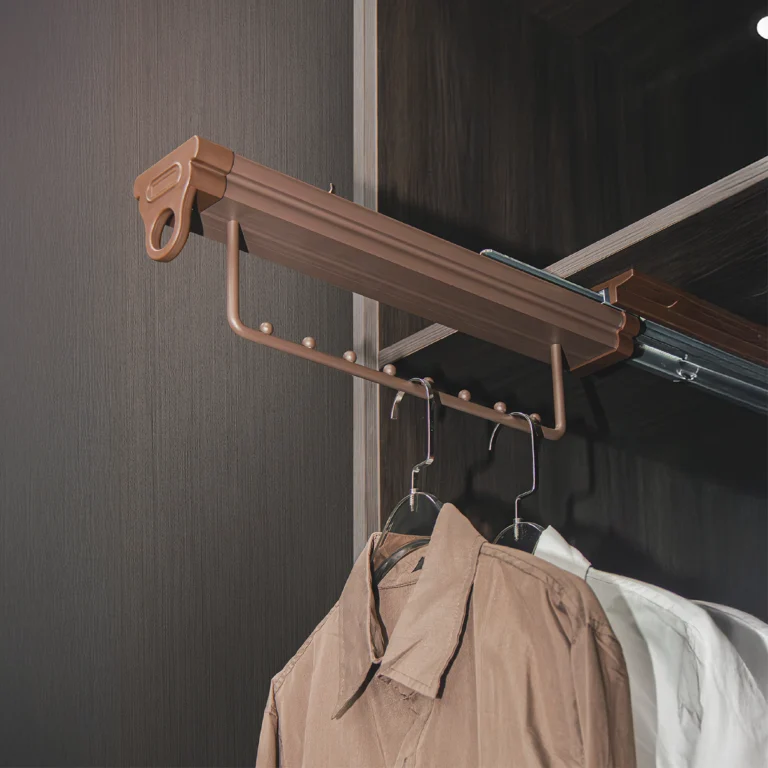 علاقة ملابس سحب بـ 8 كرات - L9100